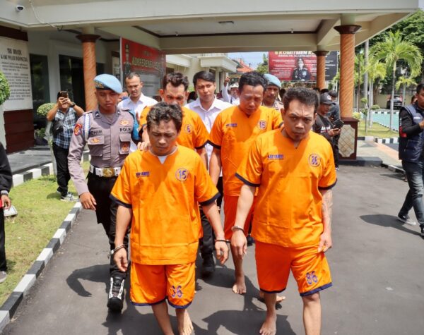 Dibekuk Polisi, Pengedar Sabu Lintas Pulau di Banyuwangi Sembunyikan Barang Bukti di Plafon Rumah