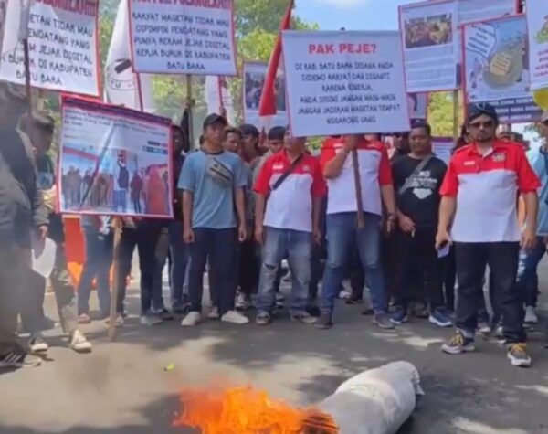 Aksi Demonstrasi Buntut Mencuatnya Rekam Jejak Pejabat (Pj) Bupati Magetan