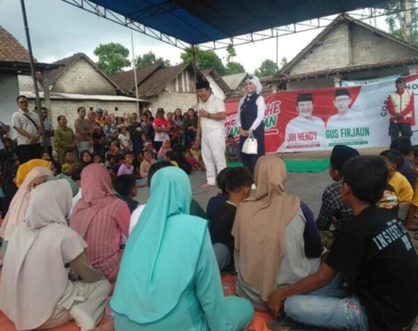 Calon Bupati Jember Hendy Siswanto Disambut Ratusan Warga Desa Sidomulyo