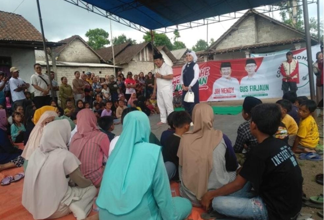 Calon Bupati Jember Hendy Siswanto Disambut Ratusan Warga Desa Sidomulyo