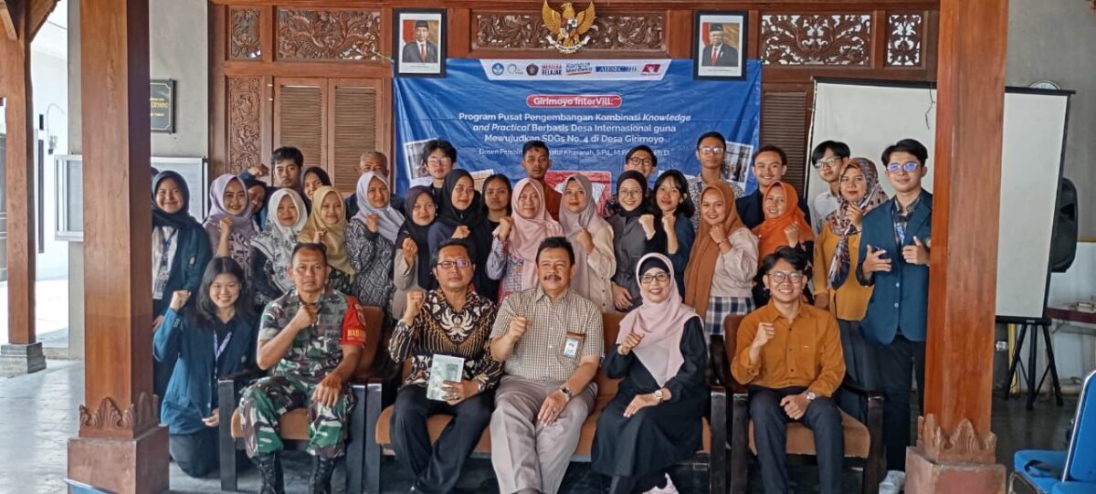 Wakil Rektor Universitas Brawijaya Bersama Tim PPK Ormawa AIESEC UB Resmikan Pojok Baca Internasional dan Donasi Buku di Desa Girimoyo