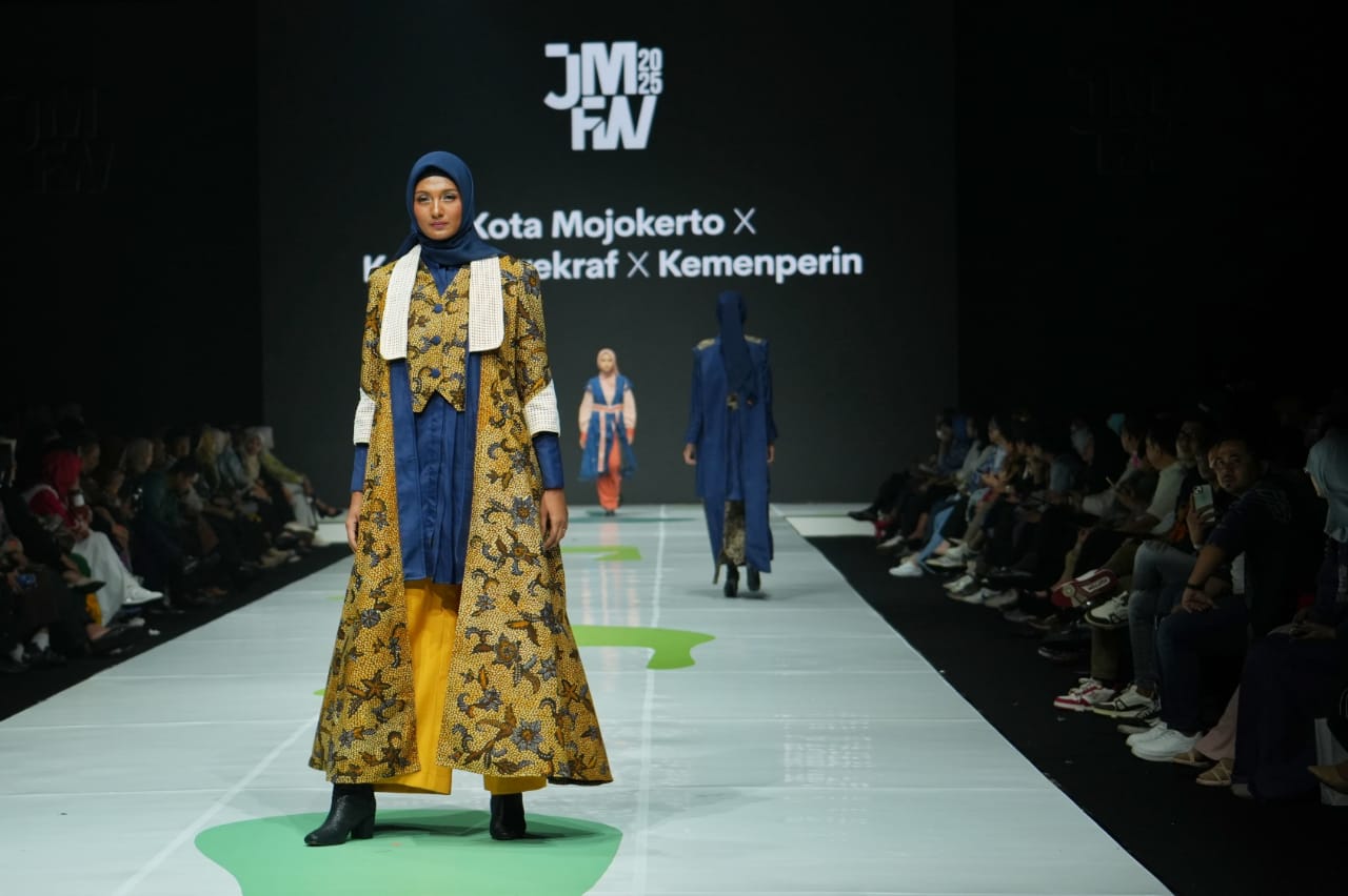 Batik lokal Mojokerto dalam Jakarta Muslim Fashion Week (JMFW) (Pemkot Kota Mojokerto / Kabarterdepan.com)