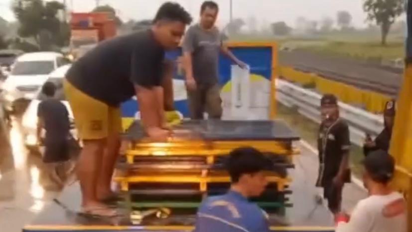 Bus Sugeng Rahayu Picu Kecelakaan Beruntun di Jombang, Sopir Terluka