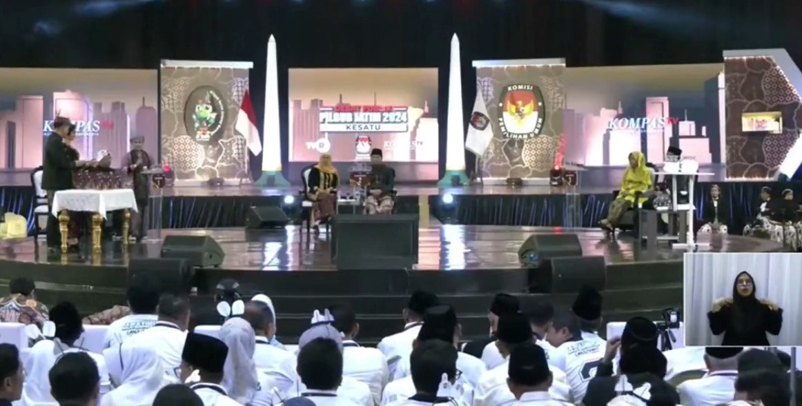 Potret kegiatan debat publik perdana cagub dan cawagub Jawa Timur 2024, Jumat (18/10/2024) ( redaksi / Kabarterdepan.com)