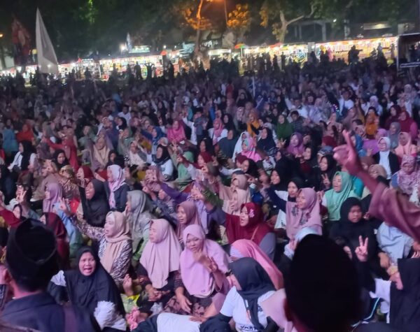 Kampanye di Utara Sungai Brantas, Ribuan Warga Jetis Siap Menangkan Gus Barra-Rizal