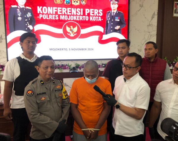 Pria asal Gresik ini Tega Menjual Istrinya untuk Layani Threesome di Mojokerto