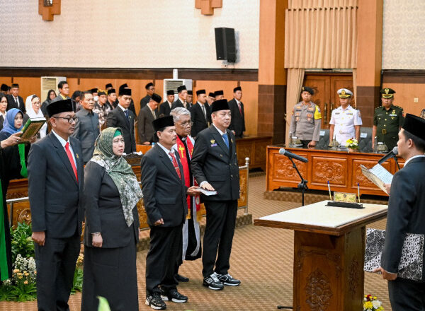 Resmi Dilantik, Pimpinan DPRD Banyuwangi Siap Perjuangkan Kepentingan Masyarakat