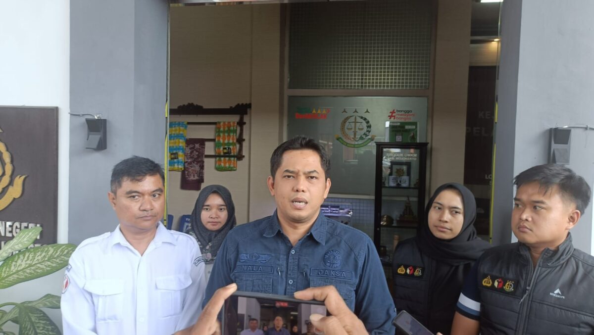 Potret jaksa saat melakukan wawancara. (Redaksi / Kabarterdepan.com)