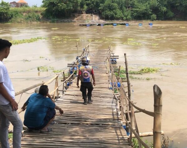 IMG 20241121 WA0060 1 Kondisi jembatan apung di Desa Candiharjo, Kecamatan Ngoro, Kabupaten Mojokerto, Kamis (21/11/2024) pagi (Andy / Kabarterdepan.com)