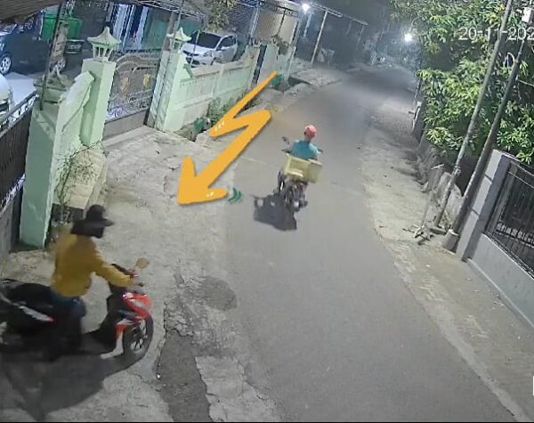 Tangkapan layar CCTV kamar kos di Kecamatan Ngoro dan Kecamatan Pungging, Kabupaten Mojokerto (Andy / Kabarterdepan.com) 