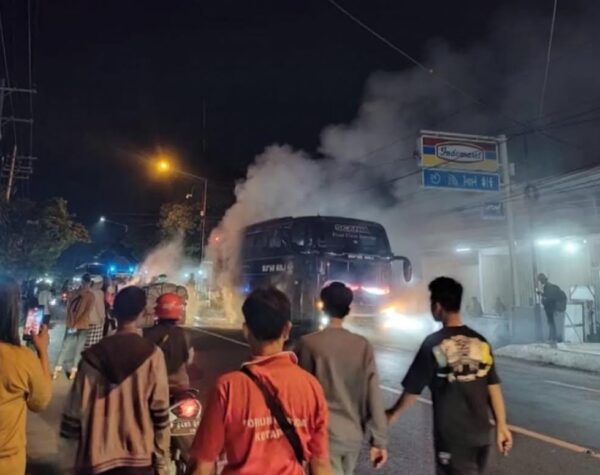 Bus Pariwisata Terbakar di Depan Pelabuhan Ketapang Banyuwangi, Begini Kondisi Penumpangnya