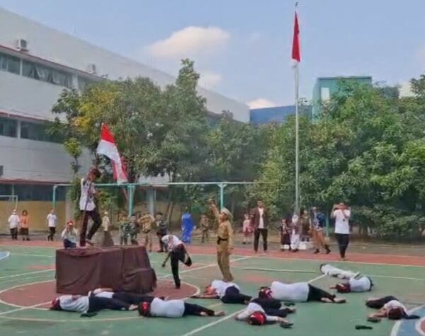 Peringati Hari Pahlawan, Siswa SD Pembangunan Jaya 2 Sidoarjo Gelar Drama Kolosal