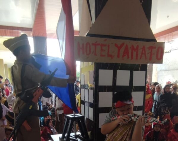 SD ICP Al Falah Darussalam 2 Sidoarjo Peringati Hari Pahlawan dengan Drama Kolosal