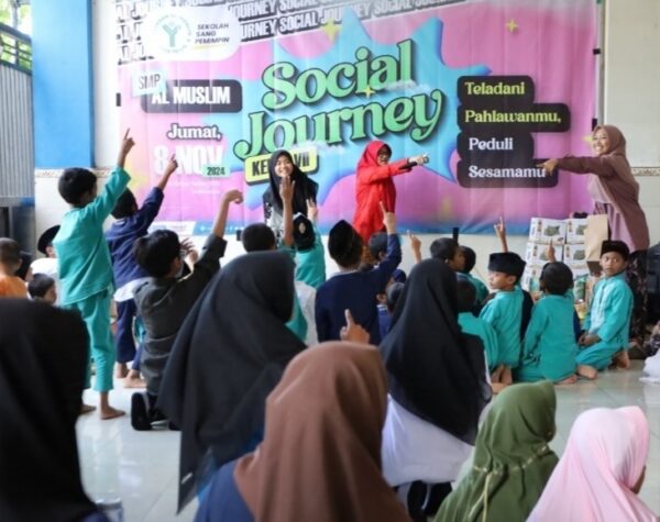 SMP Al Muslim Sidoarjo Peringati Hari Pahlawan dengan Lomba dan Berbagi Kebahagiaan