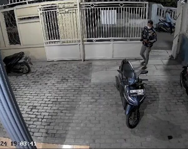 Terekam CCTV, Motor Milik Pria yang Hendak Kencan di Kamar Kos Raib Digondol Maling