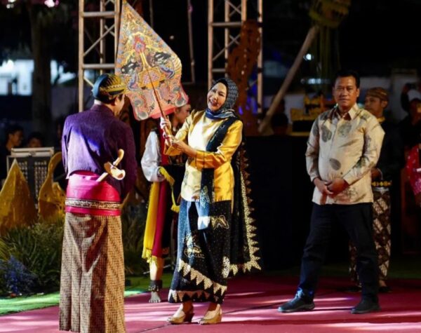 Kemeriahan Resepsi HUT Ke-23 Kota Batu, Pagelaran Wayang Kulit Sedot Perhatian Pengunjung