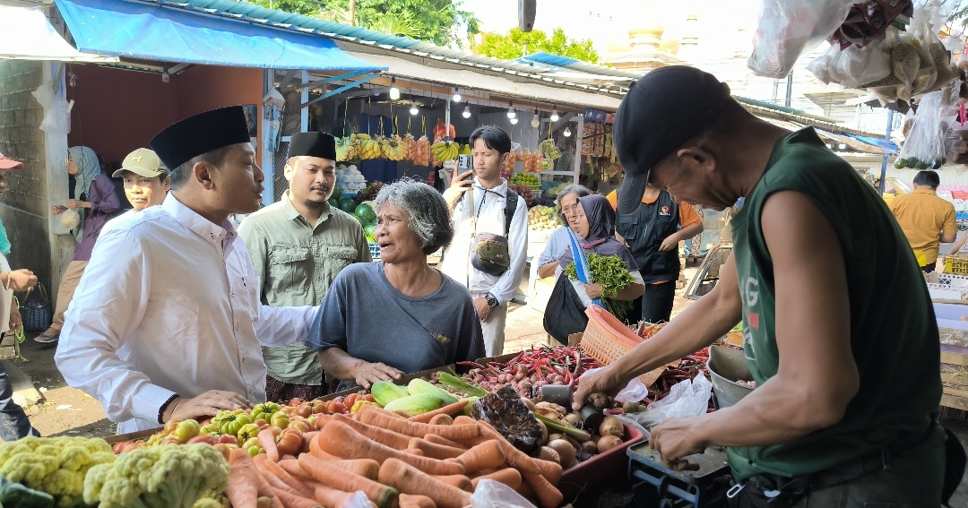Gus Makki Keliling Pasar Rogojampi, Pedagang Teriakkan Perubahan Banyuwangi