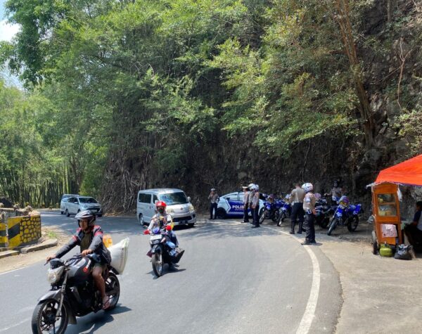 Tingkatkan Keamanan, Satlantas Polres Batu Gelar Patroli Rutin Cek Daerah Rawan Kecelakaan dan Kemacetan