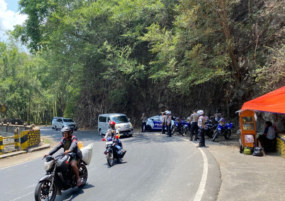 Tingkatkan Keamanan, Satlantas Polres Batu Gelar Patroli Rutin Cek Daerah Rawan Kecelakaan dan Kemacetan