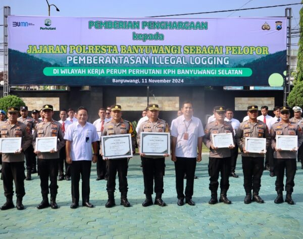 32 Personel Polresta Banyuwangi Terima Penghargaan dari Perhutani