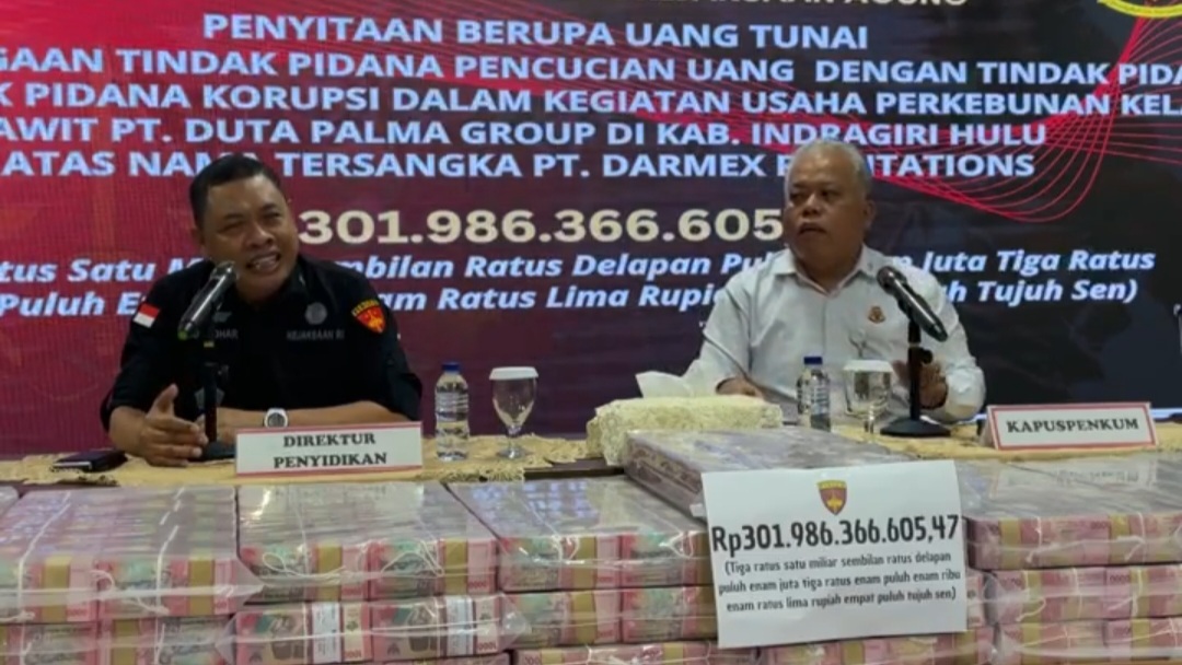 Potret jaksa agung saat melakukan tanya jawab oleh wartawan. (Redaksi / Kabarterdepan.com)