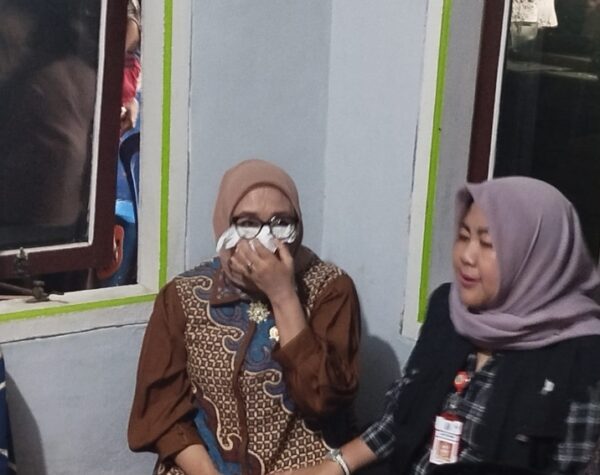 Kunjungi Rumah Duka Gadis Cilik Korban Pembunuhan di Banyuwangi, Menteri PPPA Tak Kuasa Menahan Tangis