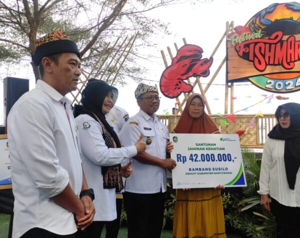 BPJS Ketenagakerjaan Banyuwangi Geber Sosialisasi Program dan Penyerahan Bantuan di Festival Fish Market
