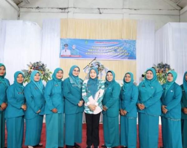 TP PKK Se-Kecamatan Tambangan Madina Dilantik, Ini Pesan Eli Mahrani