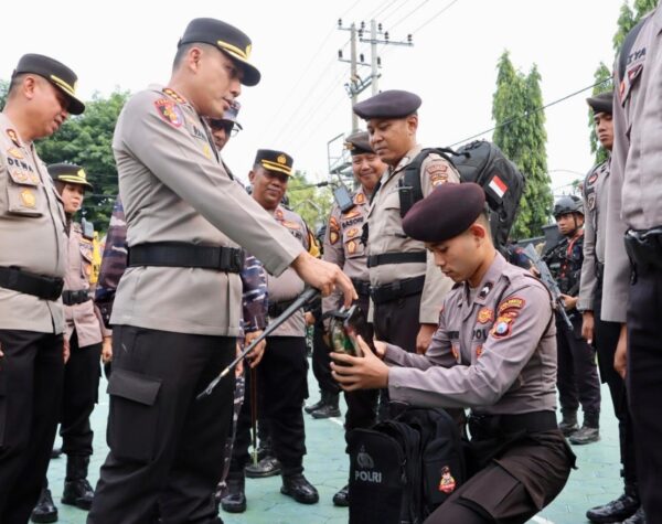 Amankan 2.732 TPS, Polisi Dibekali Buku SOP Pengamanan Pilkada Banyuwangi
