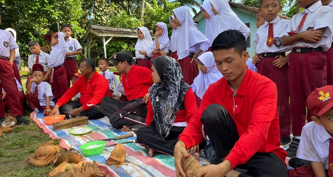 Kemeriahan HUT PGRI di Madina, Siswa SD Ikuti Lomba Tradisional
