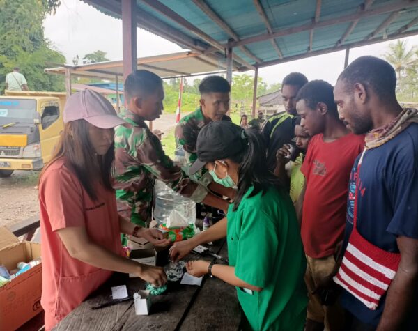 Pengobatan Filariasis Berlanjut, Bentuk Kepedulian Satgas Yonif 503/Mayangkara untuk Papua