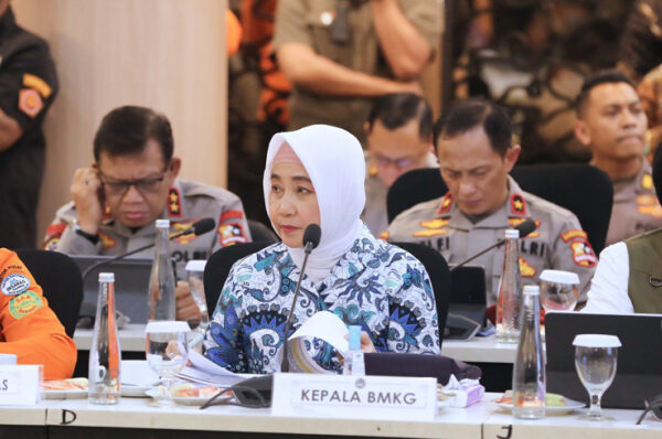 BMKG Prediksi Potensi Cuaca Ekstrem Selama Libur Nataru di Jawa dan Bali