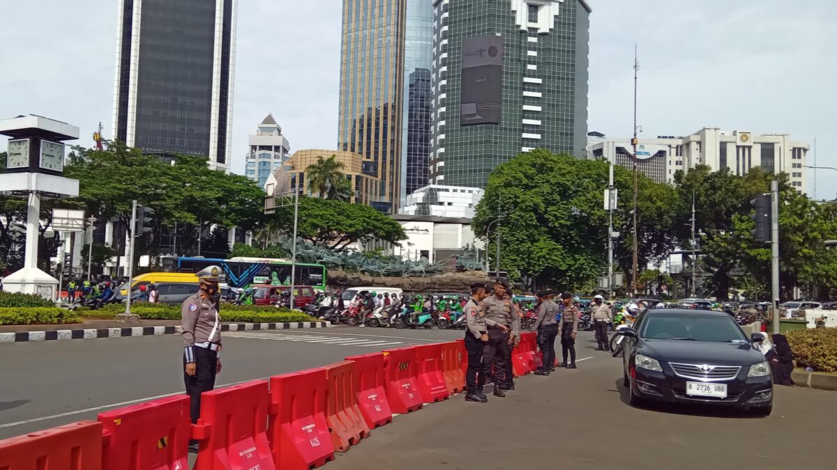 Suasana penjagaan pada saat reuni berjalan. (@SonoraFM92 / Kabarterdepan.com)