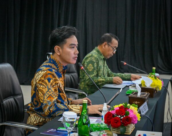 Rapat Perdana DBON,Gibran Bahas Perbaikan Kurikulum dan Pembinaan Pola Hidup Sehat Demi Cegah Obesitas Anak