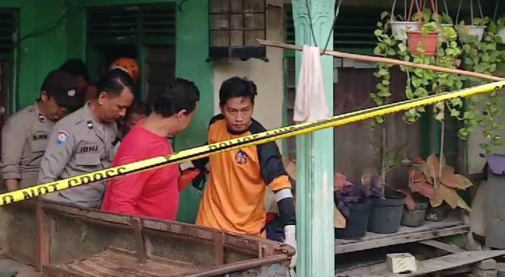 Lansia Tewas Terpanggang di Kota Mojokerto, Polisi Temukan BBM di Dalam Botol