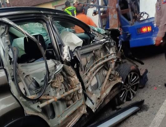Kondisi kendaraan yang terlibat laka di Jalan Raya Desa Ngranggon, Kecamatan Bangsal, Kabupaten Mojokerto, Rabu (4/12/2024) siang (Andy / Kabarterdepan.com) 