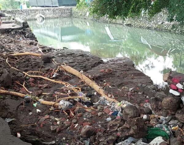 Kolam Sumber Tuwiri di Mojosari Amblas Tergerus Air Hujan