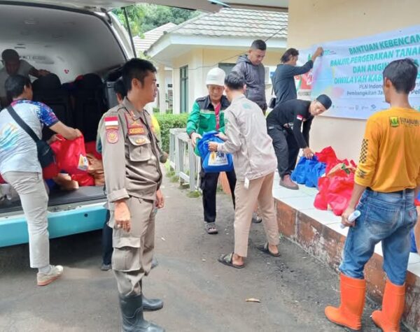 Bantuan untuk Korban Terdampak Bencana Banjir dan Longsor di Sukabumi Terus Berdatangan