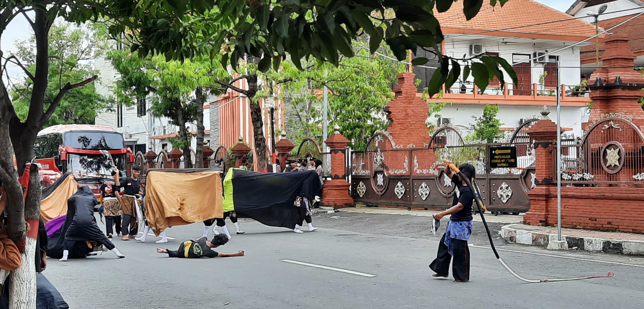 Peringatan HAKORDIA, Budayawan Ajak Pemerintah Lawan Korupsi Lewat Atraksi Bantengan