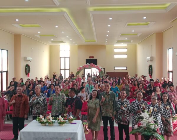 Kuatkan Panggilan dan Visi, Natal Keluarga Besar Pendidik Kristiani Mojokerto Penuh dengan Sukacita