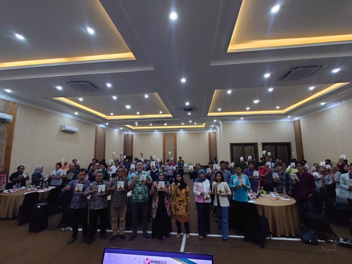 Bawaslu Kota Mojokerto Abadikan Kiprah Pengawas Ad Hoc dalam Buku Hulubalang Pemilu di Bumi Majapahit