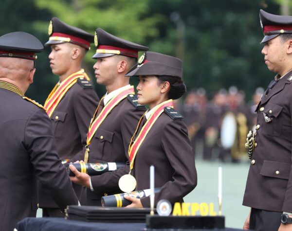 Akpol Lantik 100 Perwira Remaja SIPSS, Irwasum Polri Tekankan Pentingnya Nama Baik Institusi
