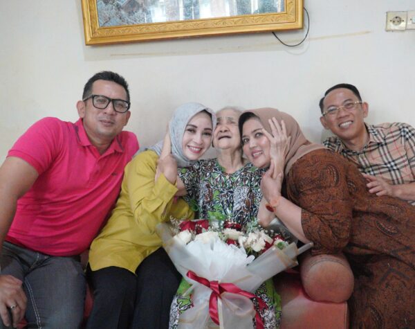 Pemkot Mojokerto Beri Kejutan Istimewa untuk Lansia di Hari Ibu