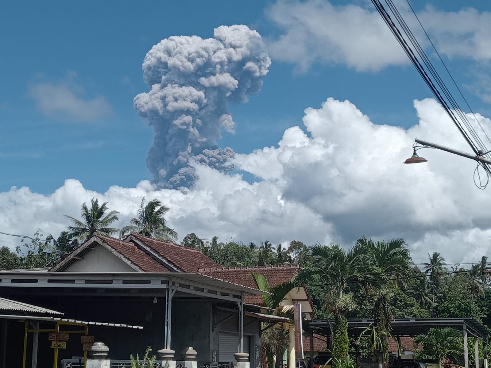 Gunung Raung Erupsi, BPBD Banyuwangi Pantau Wilayah Rawan