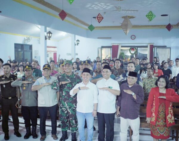 Pastikan Rasa Aman dan Damai, Bupati Mojokerto Terpilih Gus Barra Tinjau Ibadah Malam Natal di GKJW Wates