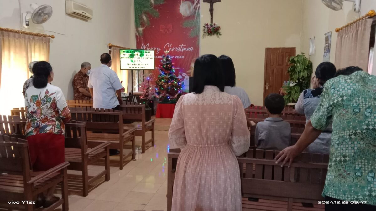 Suasana Ibadah Natal di GPPA Rengel Tuban, Rabu (25/12/2024) (Steven / Kabarterdepan.com) 