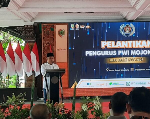 Pelantikan Pengurus Baru PWI Mojokerto Raya, Gus Barra Ingin Media Sajikan Berita Objektif dan Edukatif