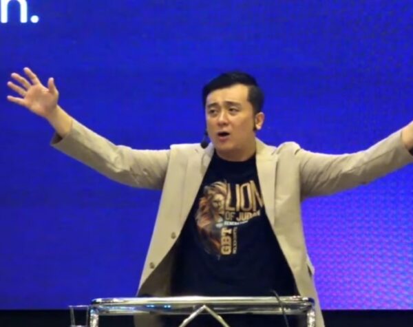 Ibadah Tutup Tahun di GBT Mojokerto, Ps Stefanus Gunawan Ajak Jemaat Bersyukur