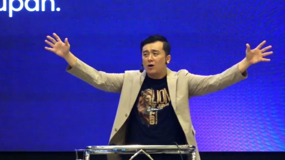 Ibadah Tutup Tahun di GBT Mojokerto, Ps Stefanus Gunawan Ajak Jemaat Bersyukur