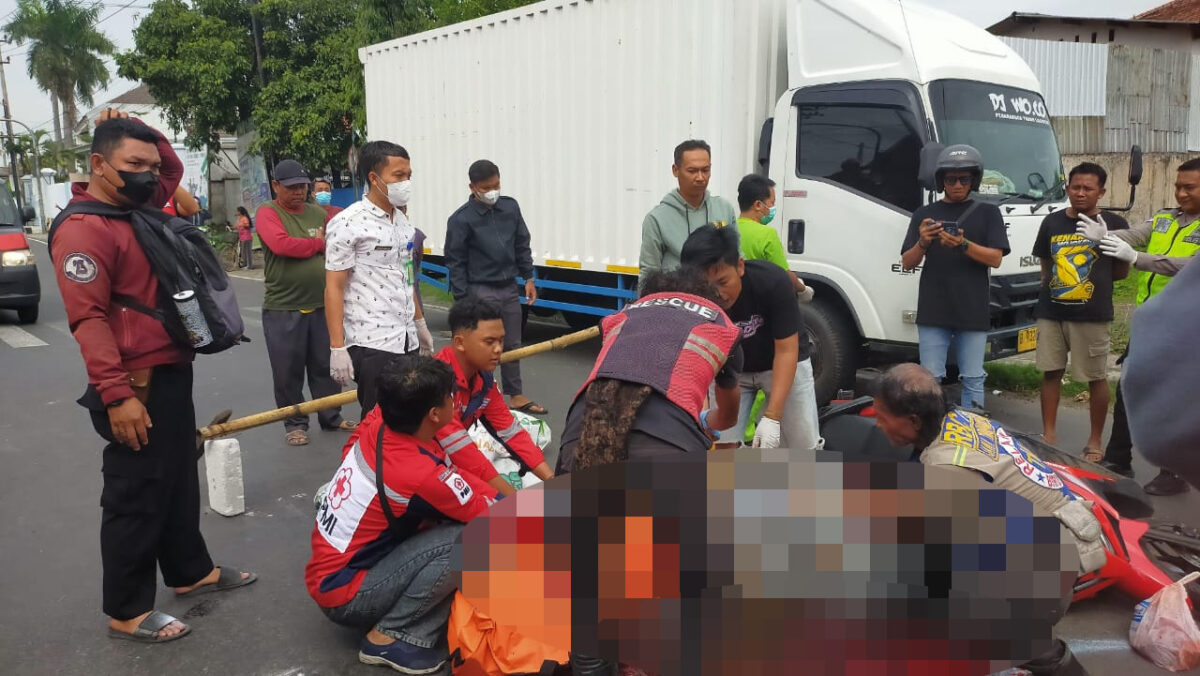 Hindari Truk Mogok, Pemotor ini Tewas Terlindas Truk Tronton di Trowulan